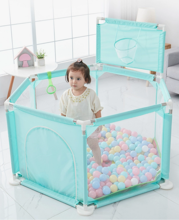 Corral con pelotas de colores