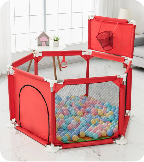 Corral con pelotas de colores
