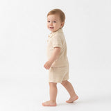 Conjunto polo acanalado de algodón para bebé (polera + short) color crema / marfil