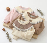 Sweater Infantil con Cuello Peter Pan y Detalle de Corazón