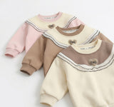 Sweater Infantil con Cuello Peter Pan y Detalle de Corazón