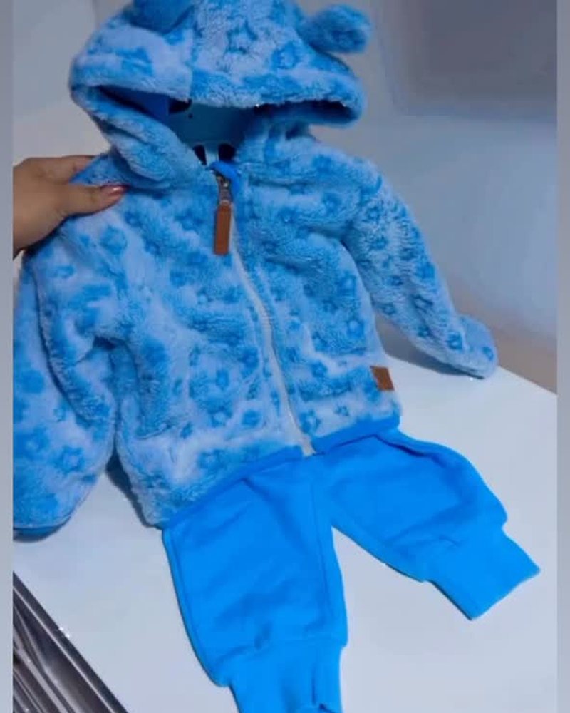 Conjunto de chaqueta y buzo