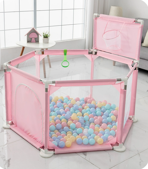 Corral con pelotas de colores